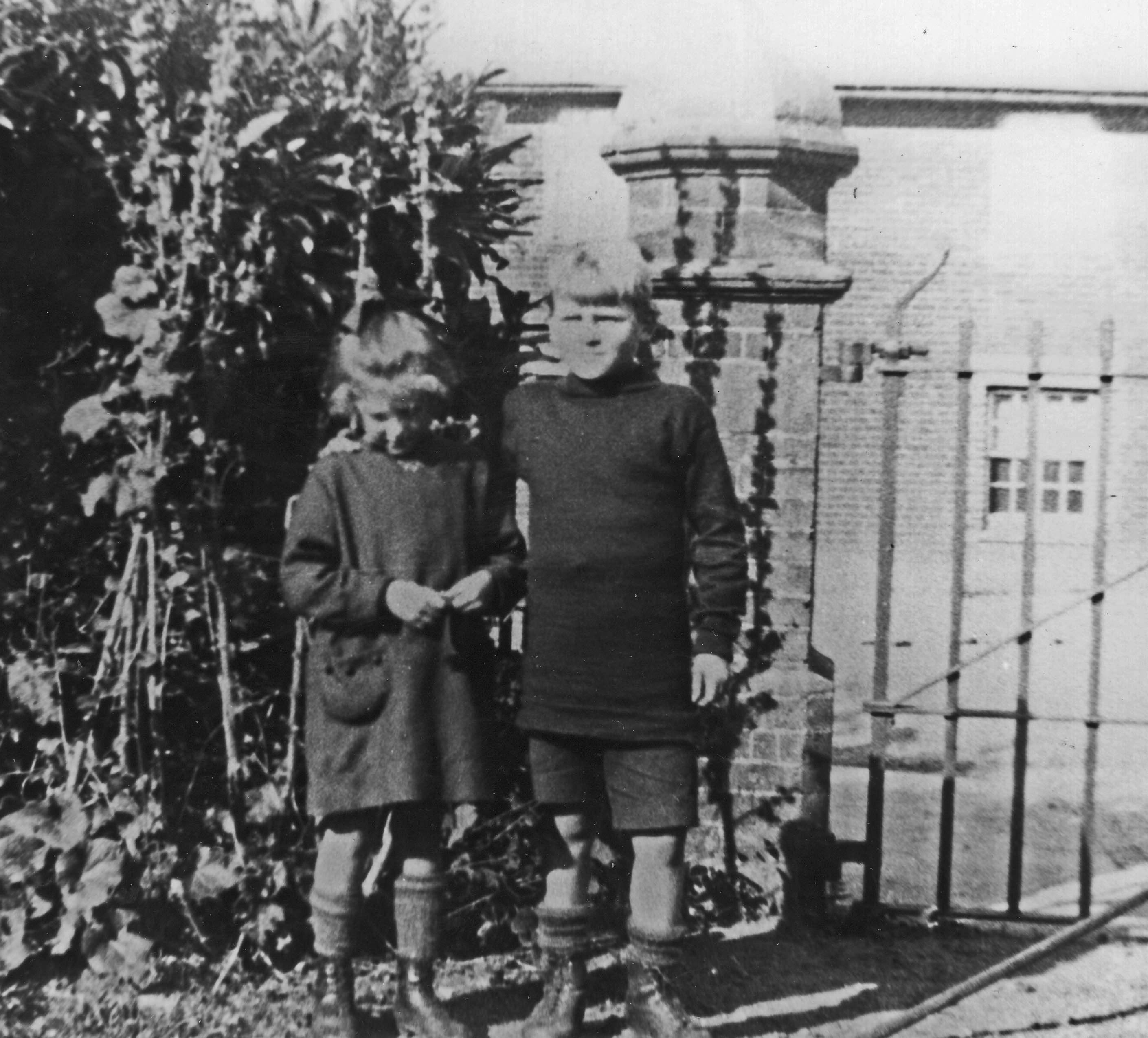 Dilys & Hal at the school gates