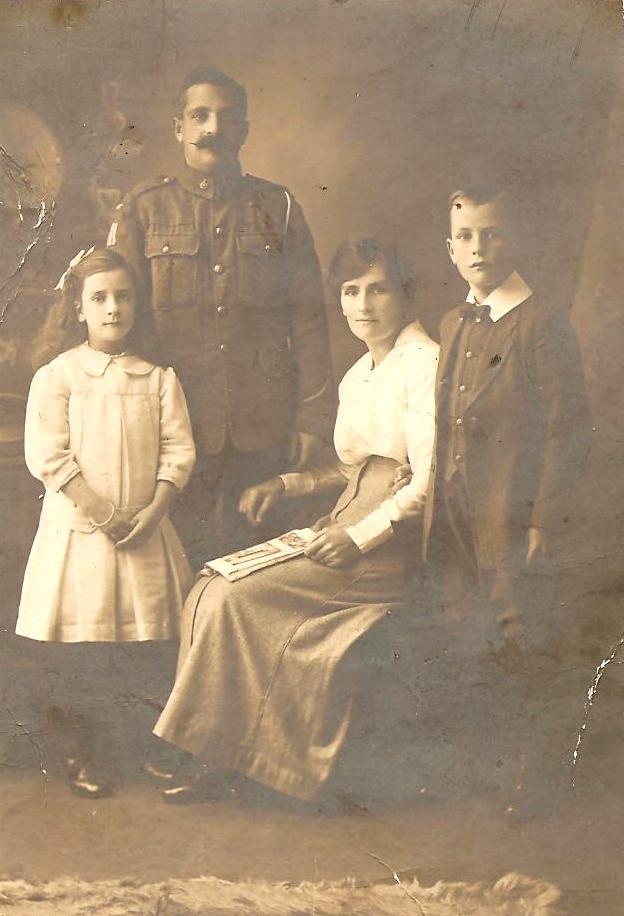 Morris family c1914