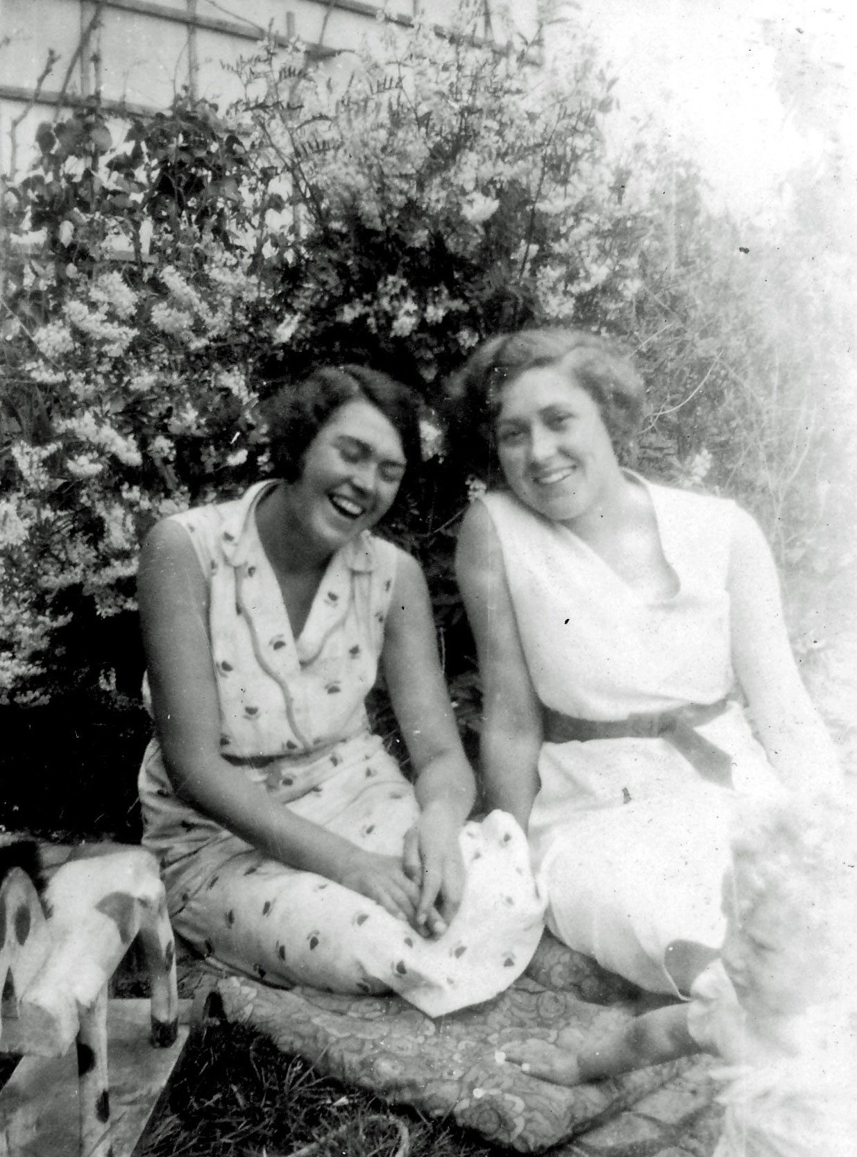 Vashti and Dilys in 1932